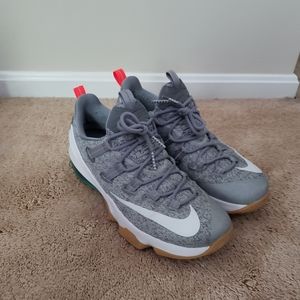 Lebron 13 low "Grey Gum"